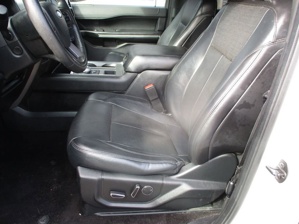 Used 2018 Ford Expedition XLT w/ Equipment Group 202A RWD image 12