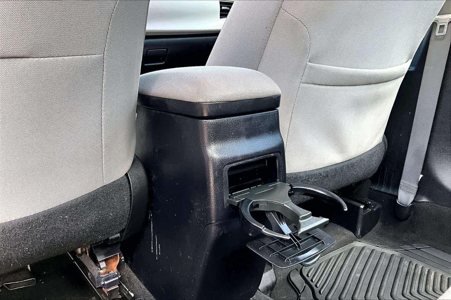 Used 2015 Toyota Corolla LE FWD image 35