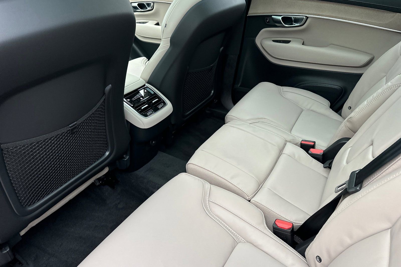 New 2026 Volvo XC90 B6 Ultra w/ Protection Package image 4