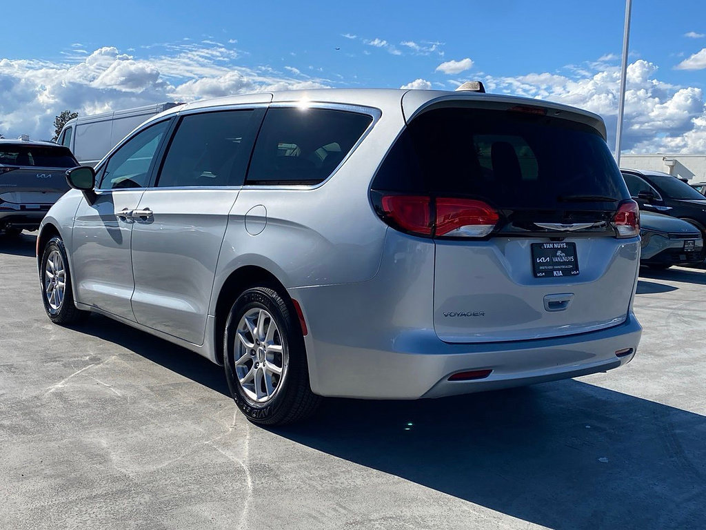 Used 2024 Chrysler Voyager LX FWD image 6