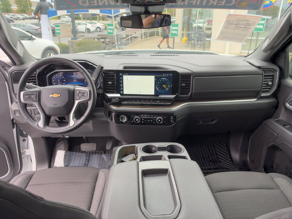 Used 2024 Chevrolet Silverado 1500 LT AWD/4WD image 16