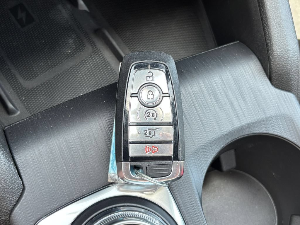 New 2024 Ford Escape SE w/ PHEV Premium Package FWD image 11