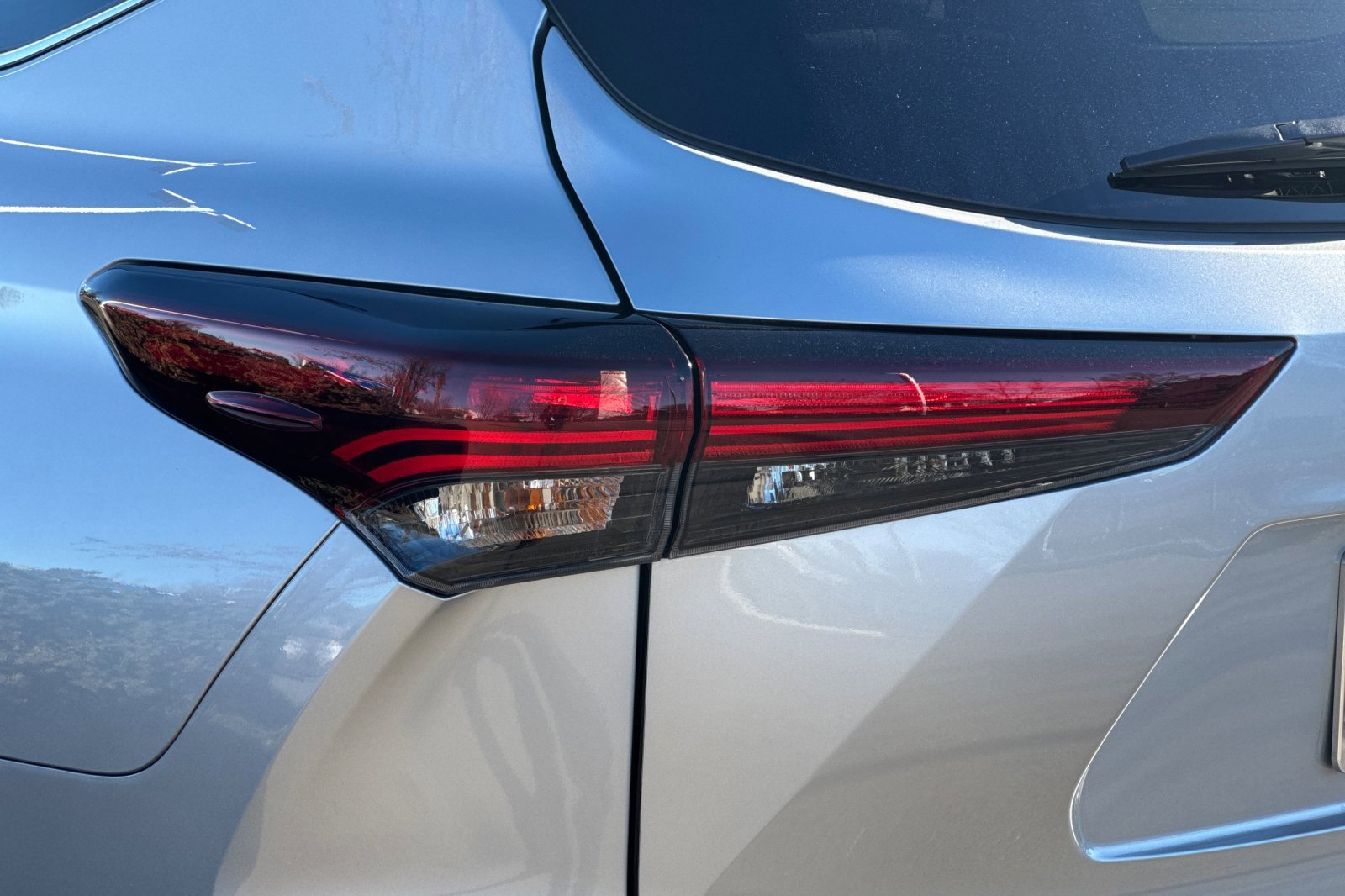 Used 2025 Toyota Highlander LE image 49