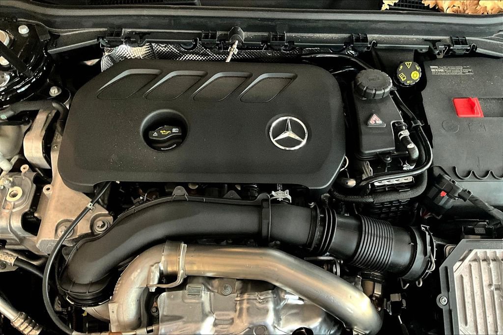 Certified 2025 Mercedes-Benz CLA 250 4MATIC image 33