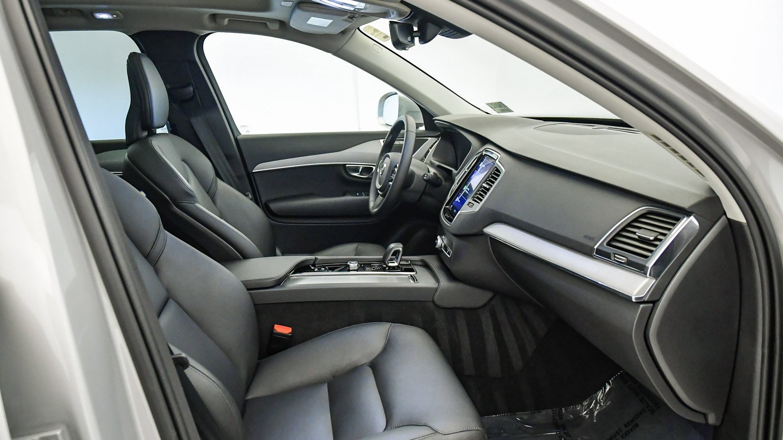 Certified 2025 Volvo XC90 B5 Core image 17