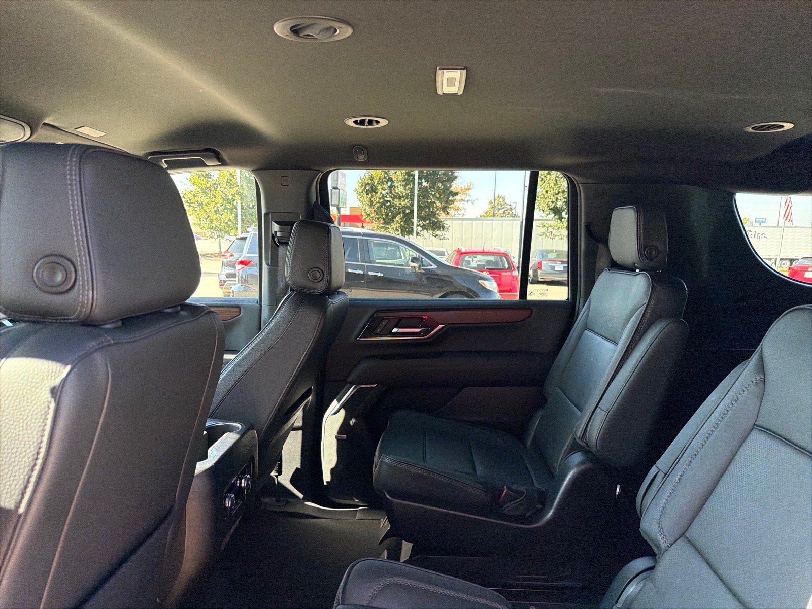 Used 2025 GMC Yukon XL Denali AWD/4WD image 23