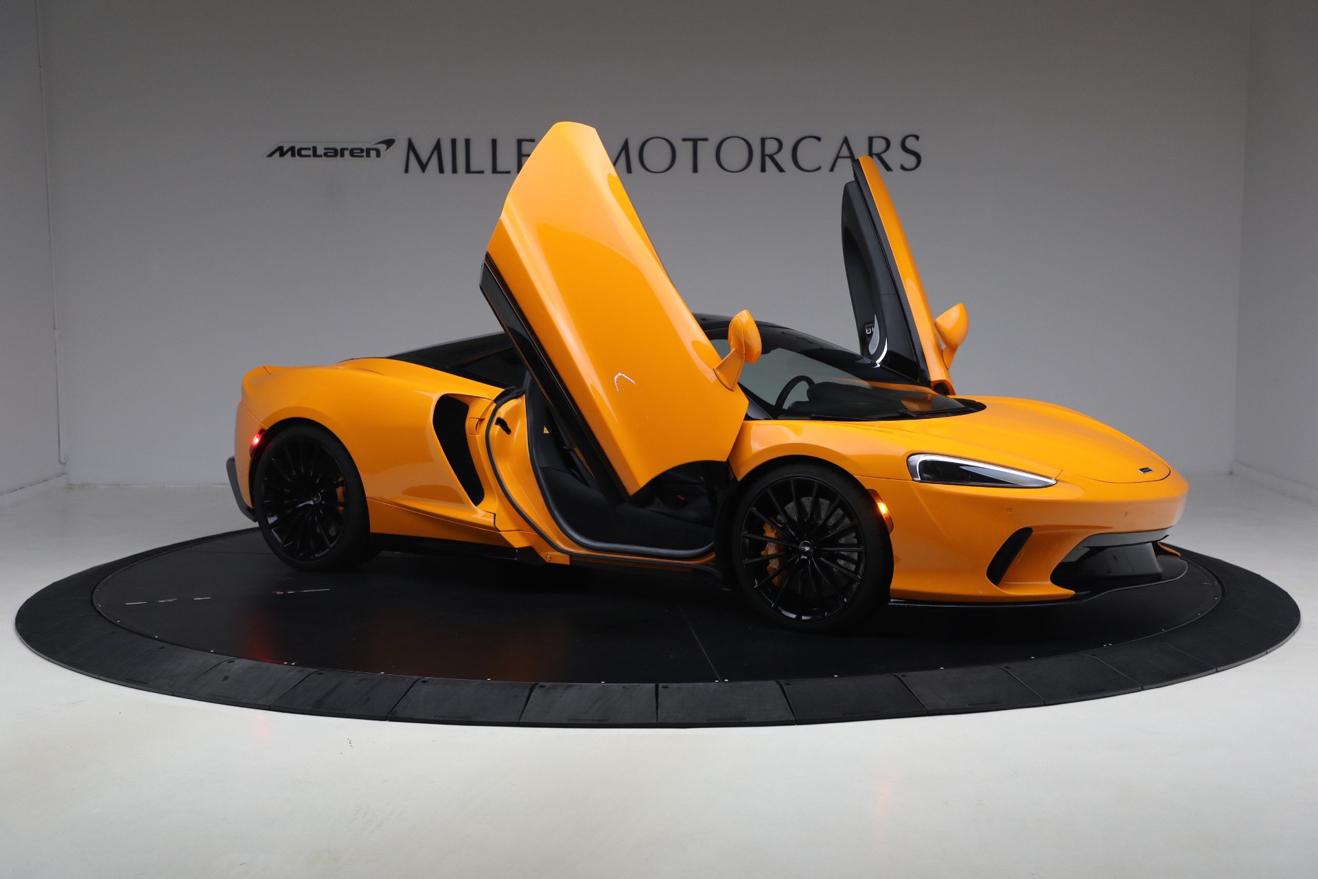 Used 2023 McLaren GT RWD image 33