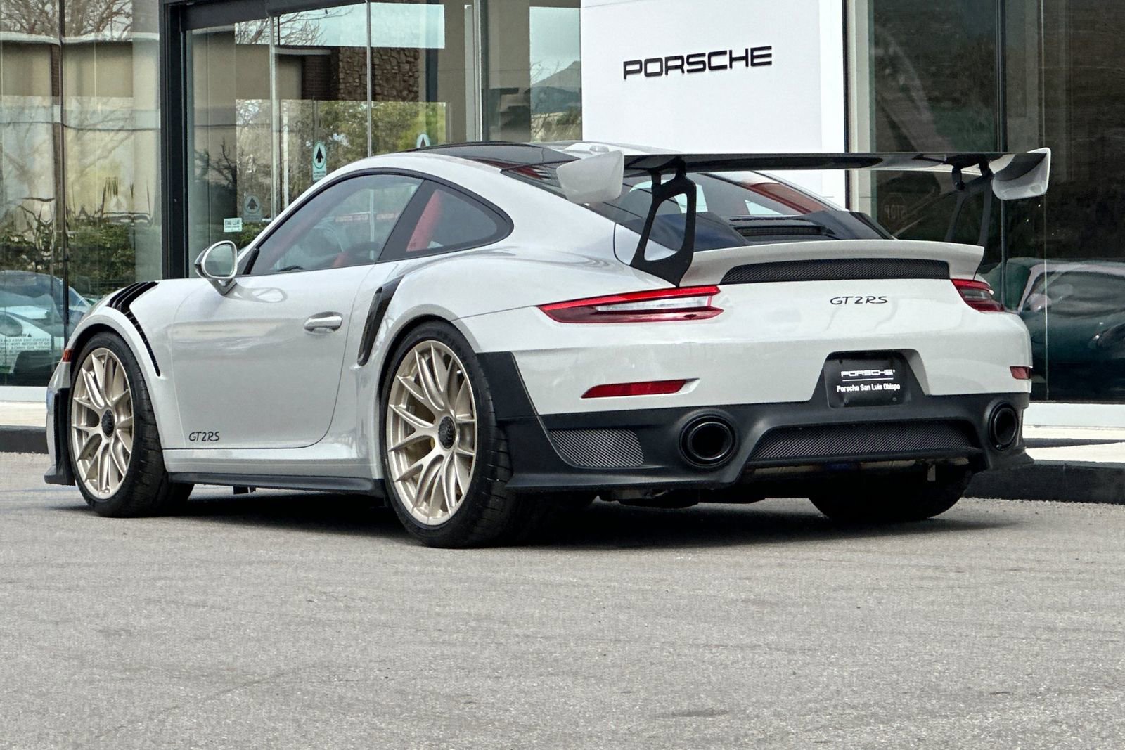 Used 2018 Porsche 911 GT2 RS image 3