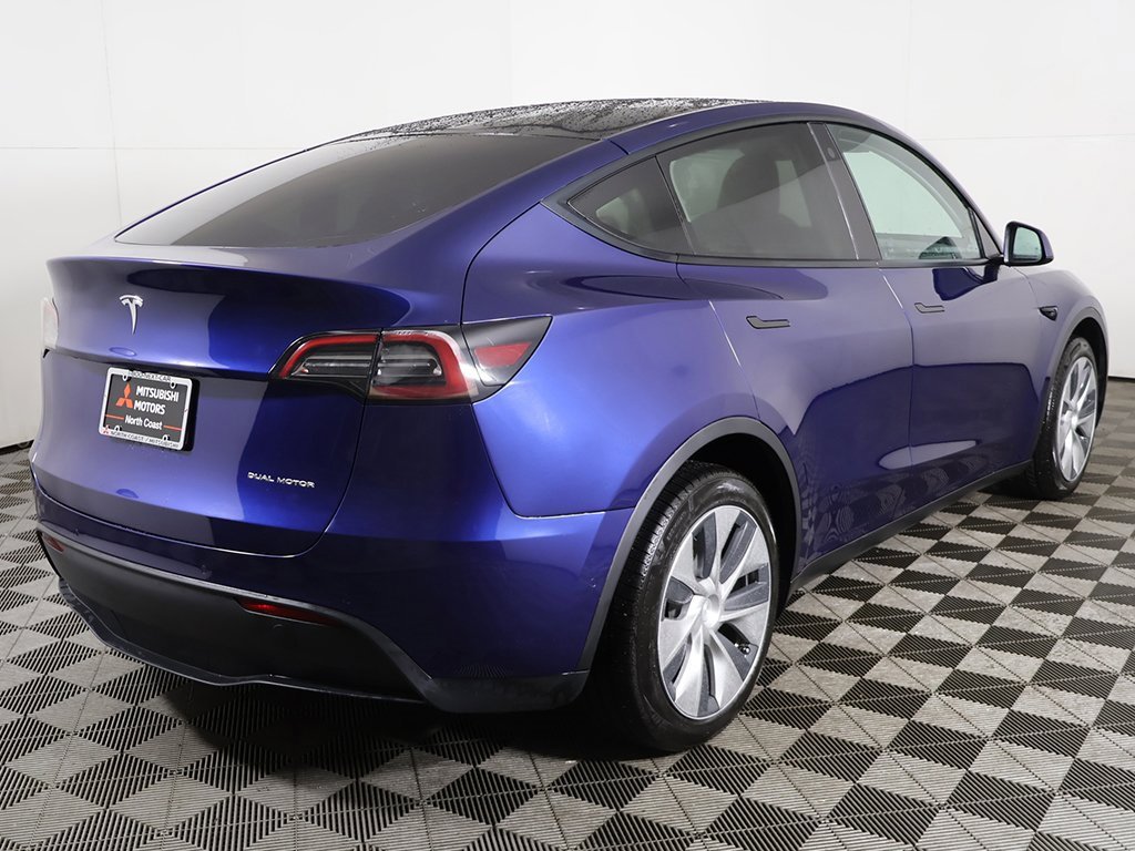 Used 2022 Tesla Model Y Long Range image 11