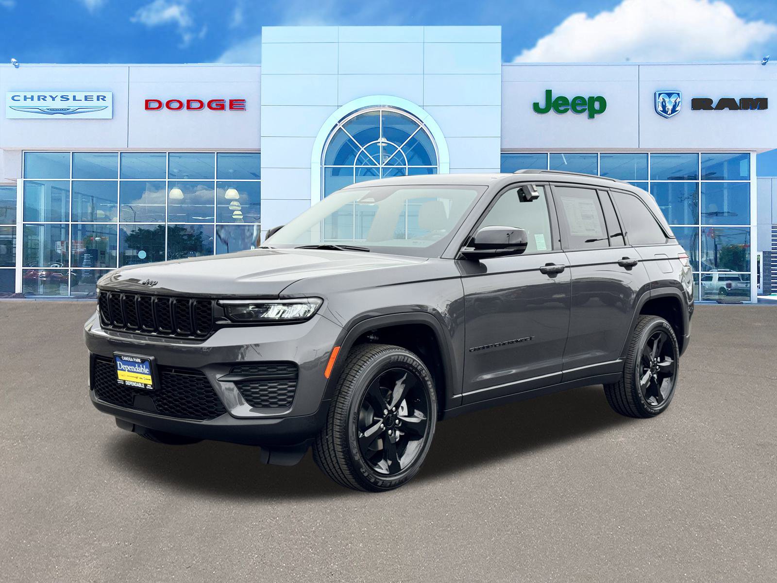 New 2025 Jeep Grand Cherokee Altitude image 5
