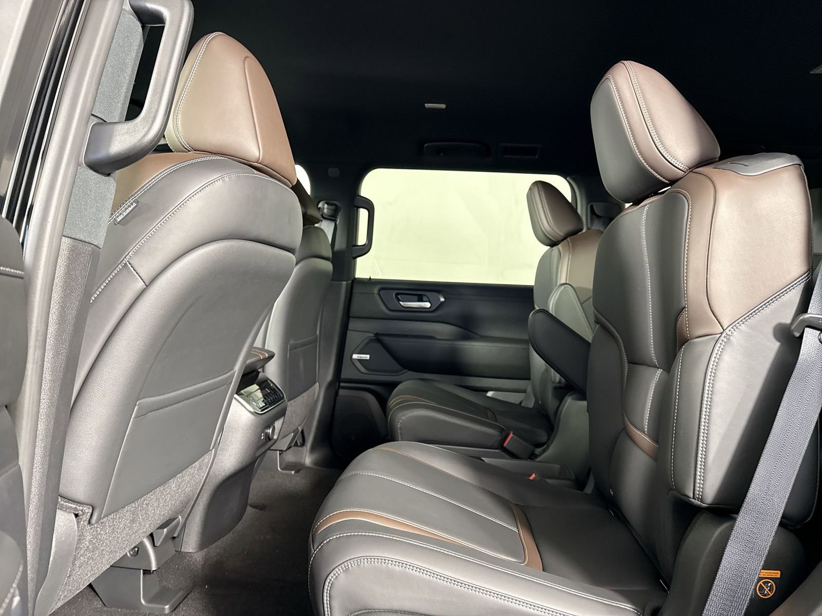 New 2026 Nissan Armada SL w/ Captain's Chari Seat Package image 22