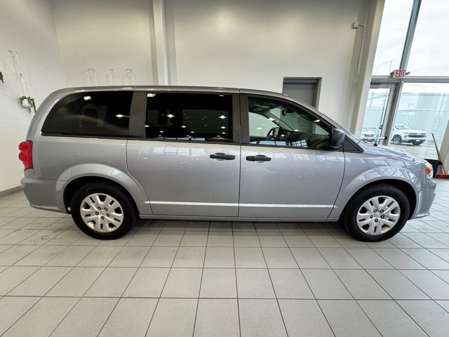 Used 2019 Dodge Grand Caravan SE w/ UConnect Hands-Free Group image 27