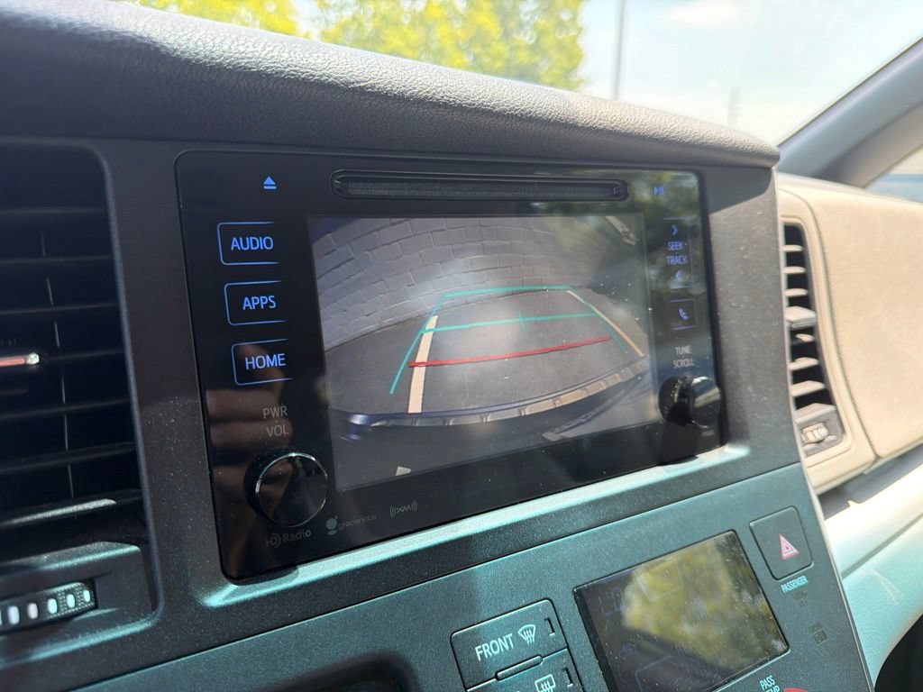 Used 2016 Toyota Sienna LE FWD image 29