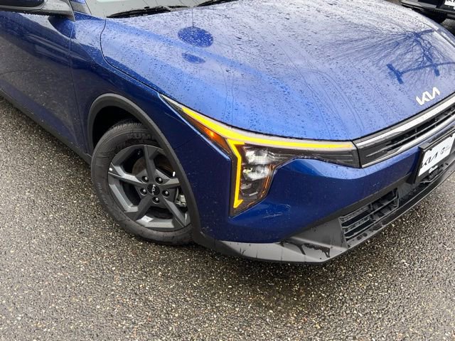 New 2025 Kia K4 LXS image 2