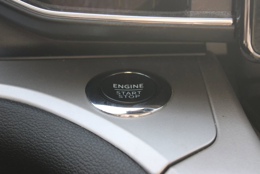 Used 2023 Ford Explorer XLT w/ Equipment Group 202A AWD/4WD image 26