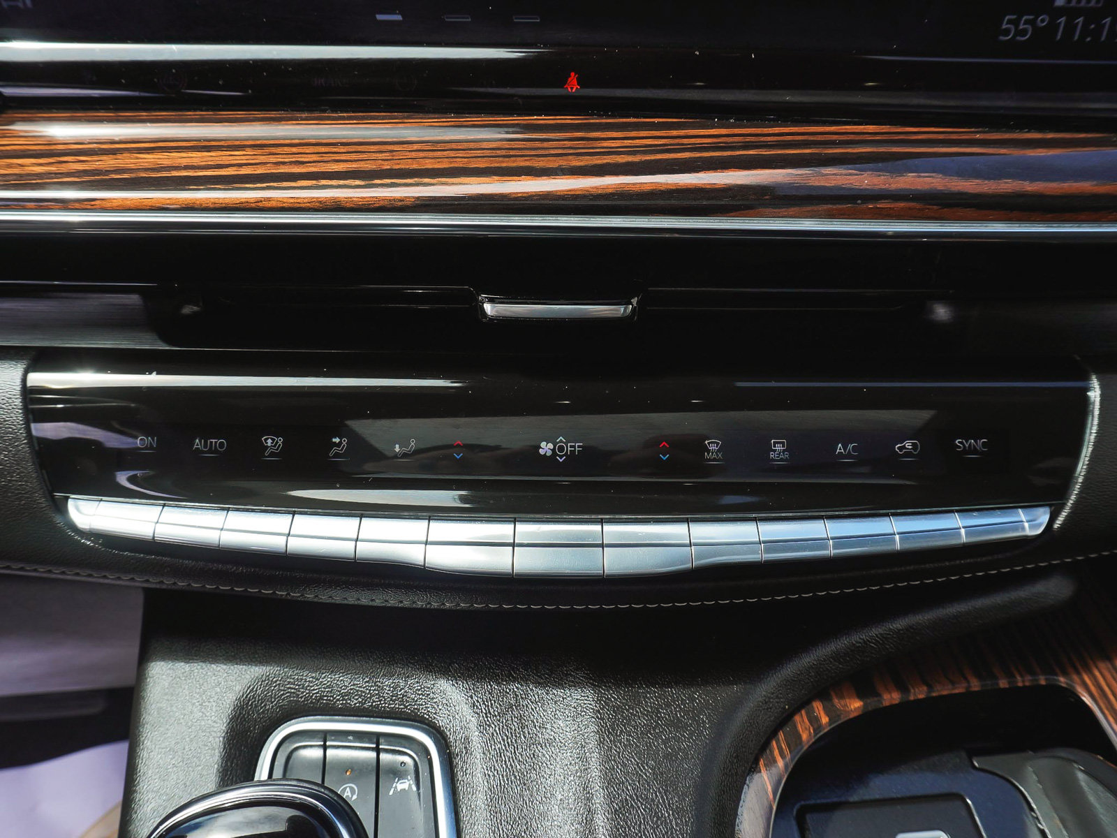 Used 2023 Cadillac Escalade Premium Luxury AWD/4WD image 29