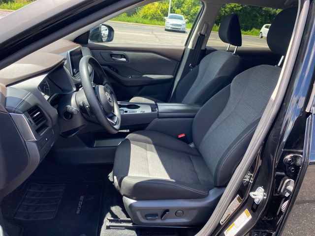 Used 2023 Nissan Rogue SV FWD image 16