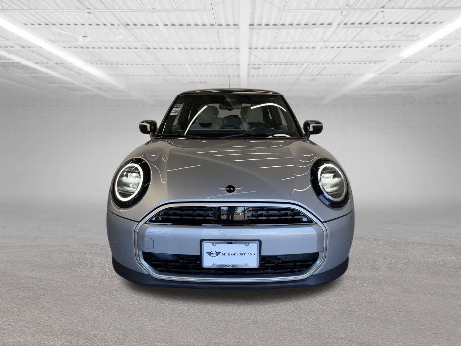 Used 2025 MINI Cooper 2-Door Hardtop FWD image 8