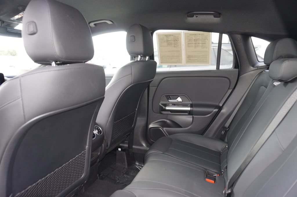 Used 2025 Mercedes-Benz GLA 250 image 10