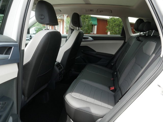New 2026 Volkswagen Taos SE FWD image 8
