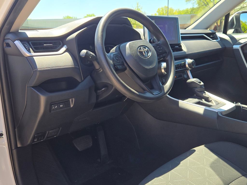 Used 2024 Toyota RAV4 XLE FWD image 21