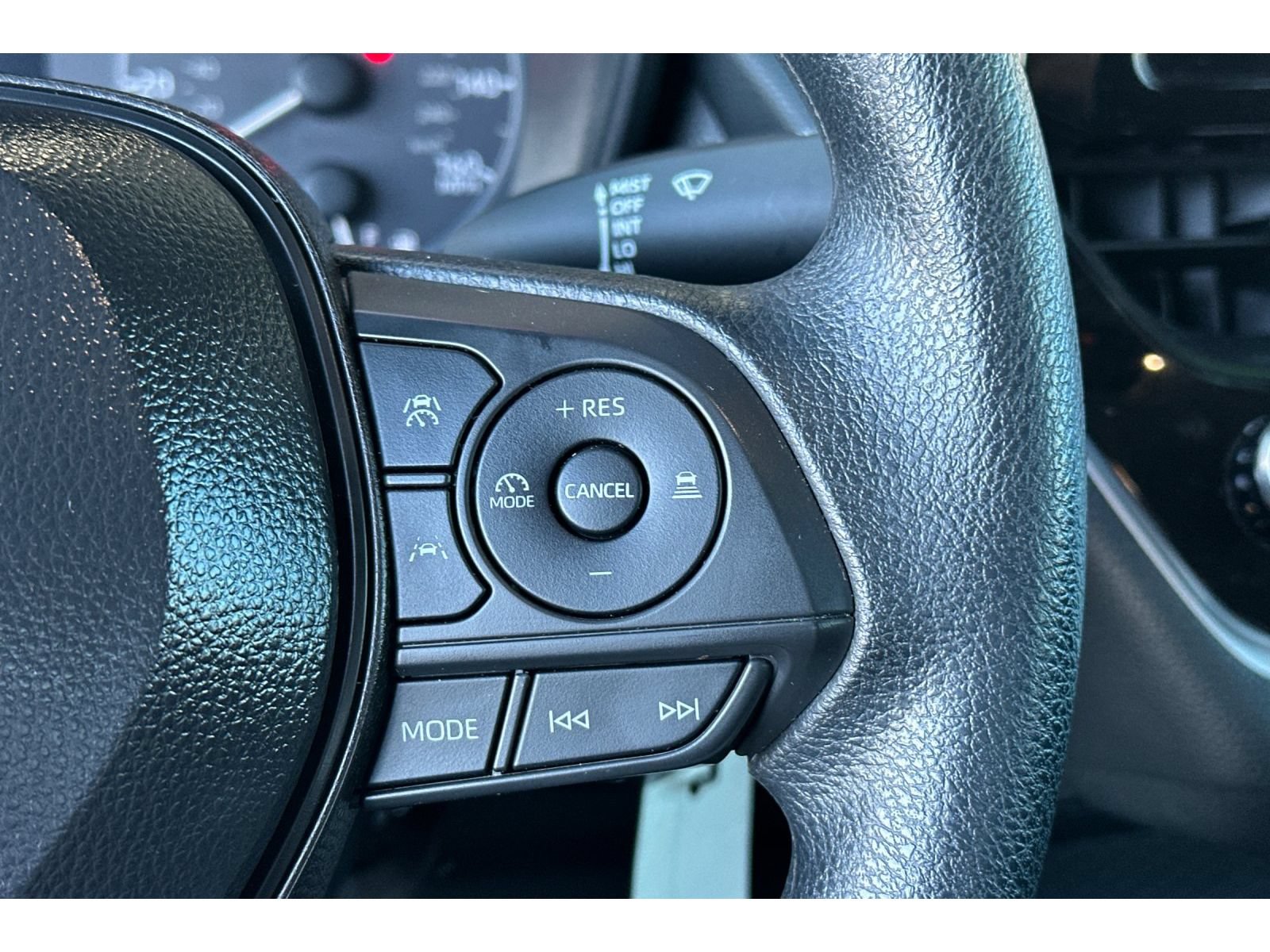 Used 2025 Toyota Corolla LE FWD image 25