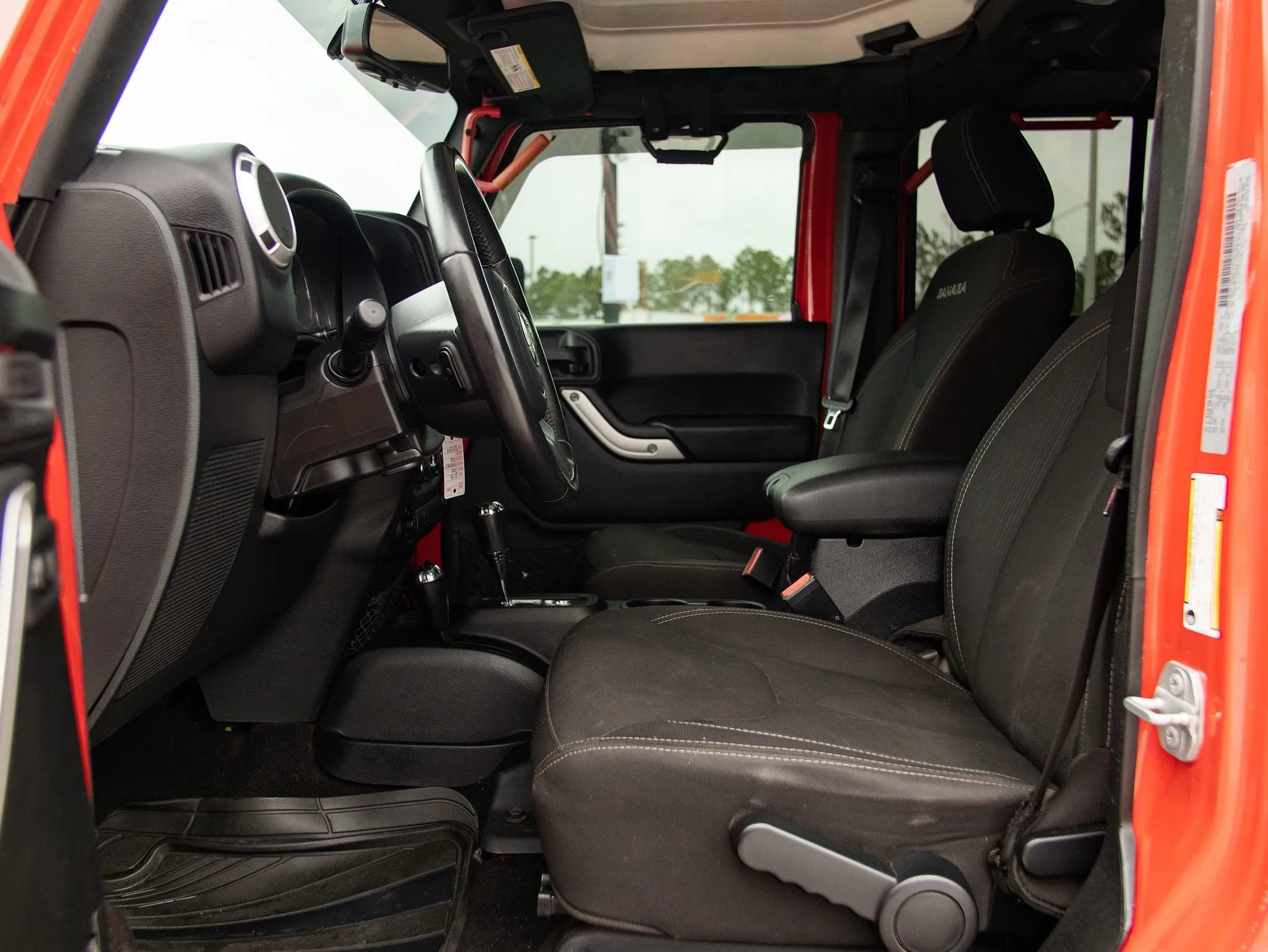 Used 2018 Jeep Wrangler Unlimited Sahara w/ Connectivity Group image 22