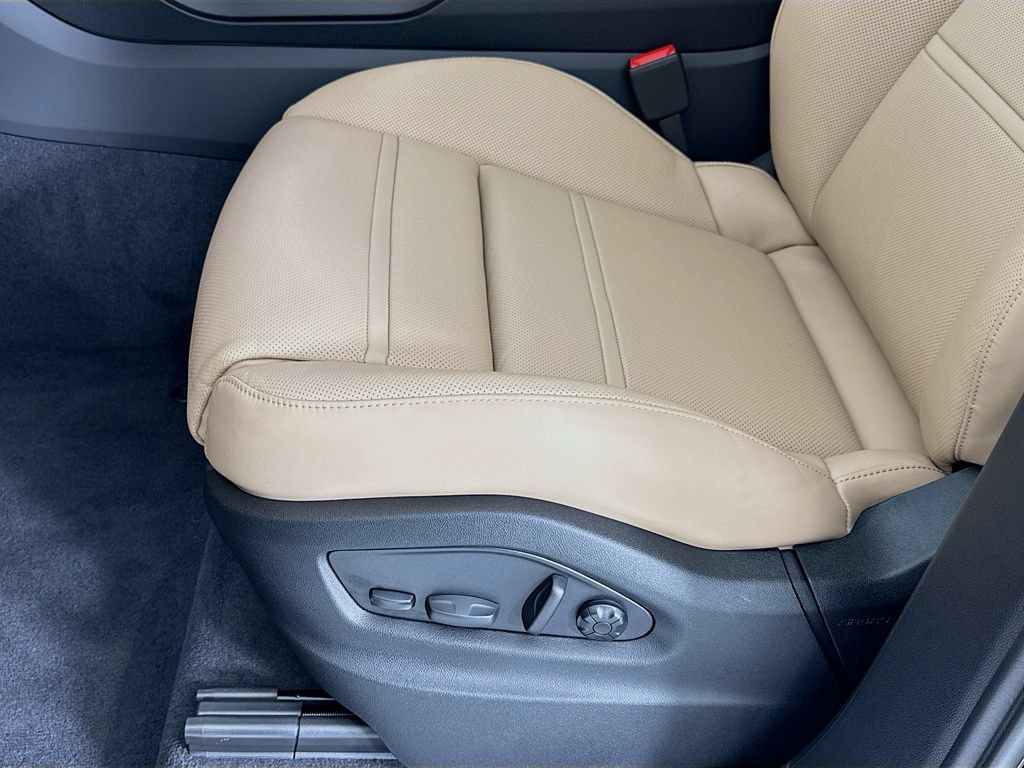 New 2026 Porsche Cayenne Coupe AWD/4WD image 13