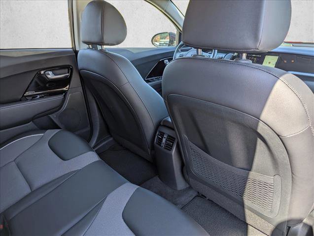 Used 2022 Kia Niro EX image 30