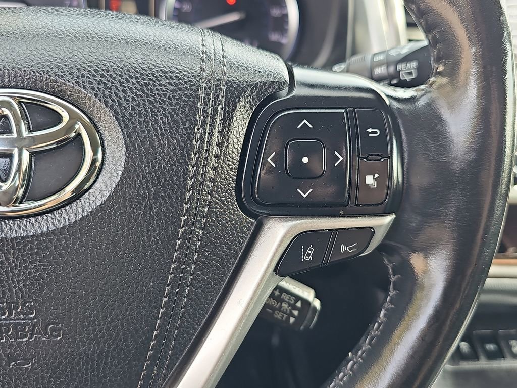 Used 2018 Toyota Highlander Limited Platinum AWD/4WD image 22