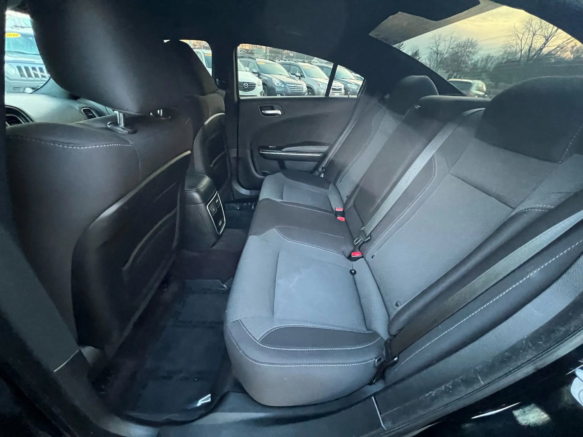 Used 2017 Dodge Charger SXT image 28