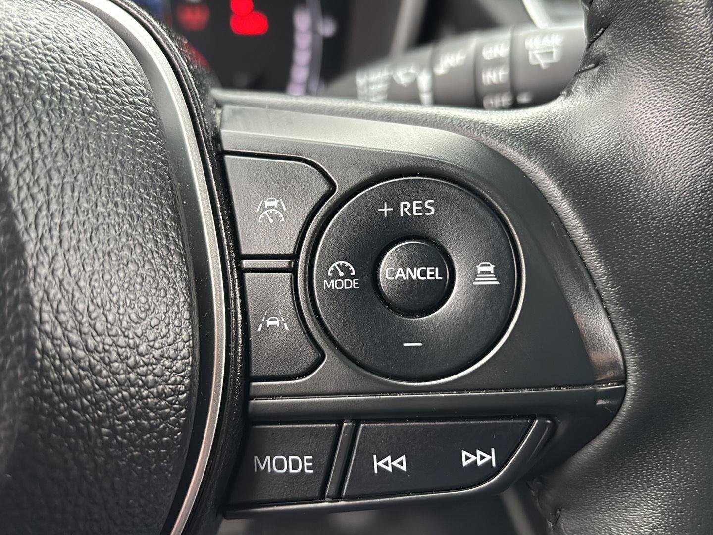 Used 2025 Toyota Corolla Cross XLE AWD/4WD image 29