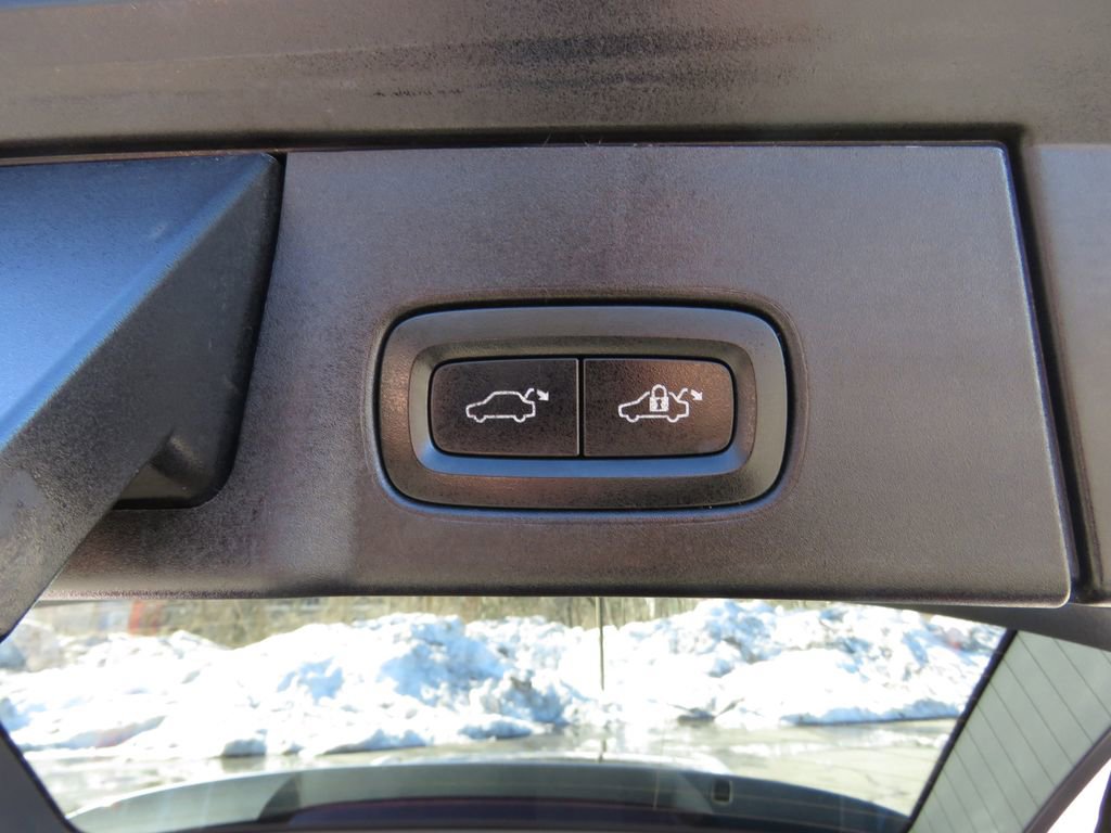 Used 2018 Volvo V90 T5 Cross Country w/ Convenience Package AWD/4WD image 18