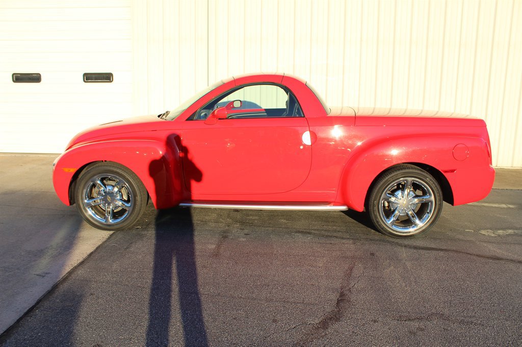 Used 2004 Chevrolet SSR w/ Preferred Equipment Group RWD image 5