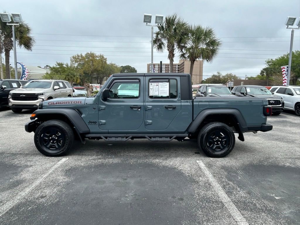 Used 2024 Jeep Gladiator Sport AWD/4WD image 4