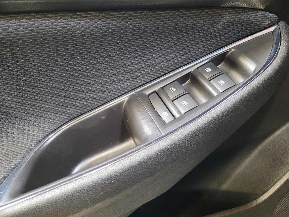 Used 2017 Chevrolet Cruze LS FWD image 27