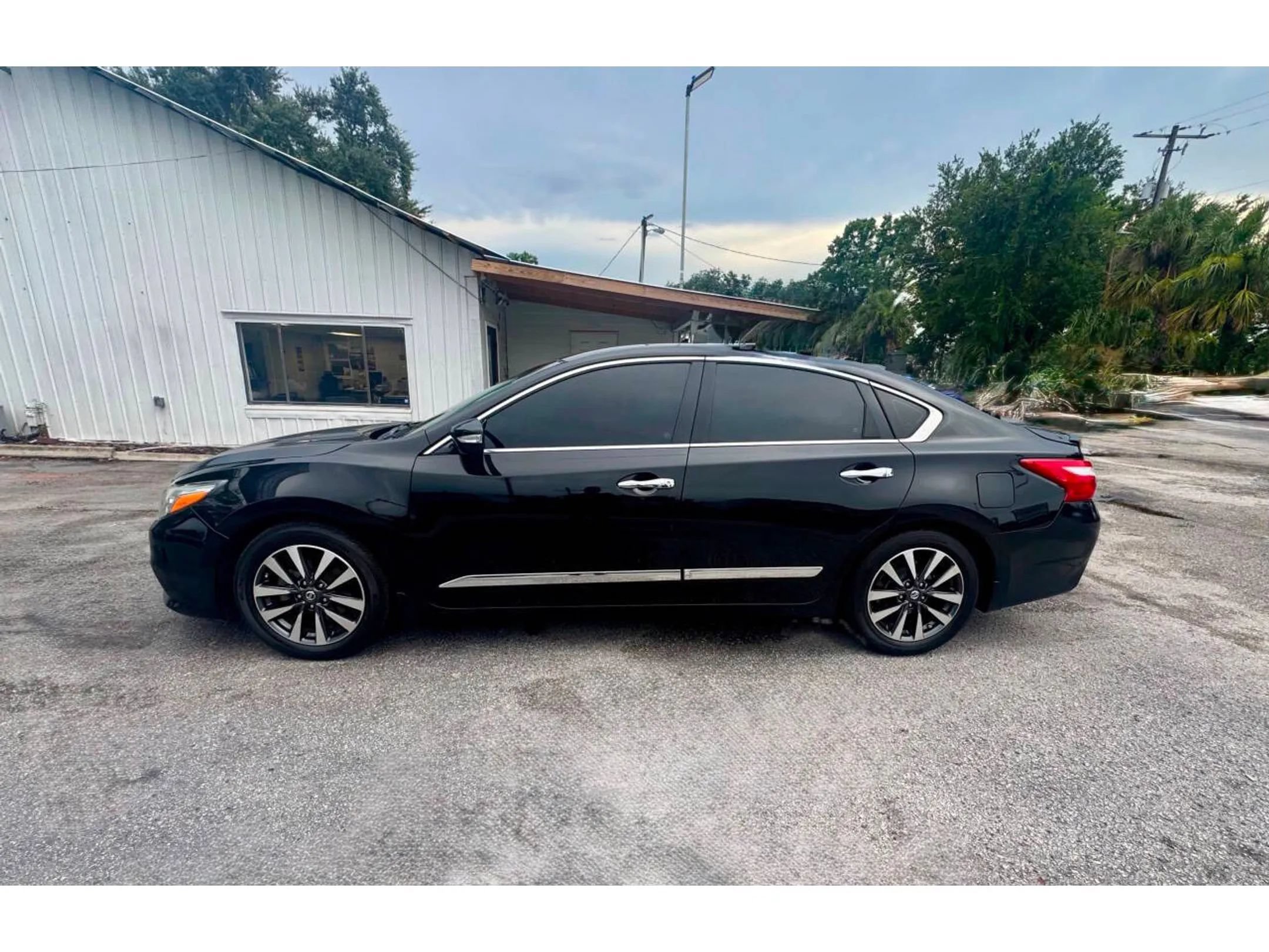 Used 2017 Nissan Altima 2.5 SV FWD image 6