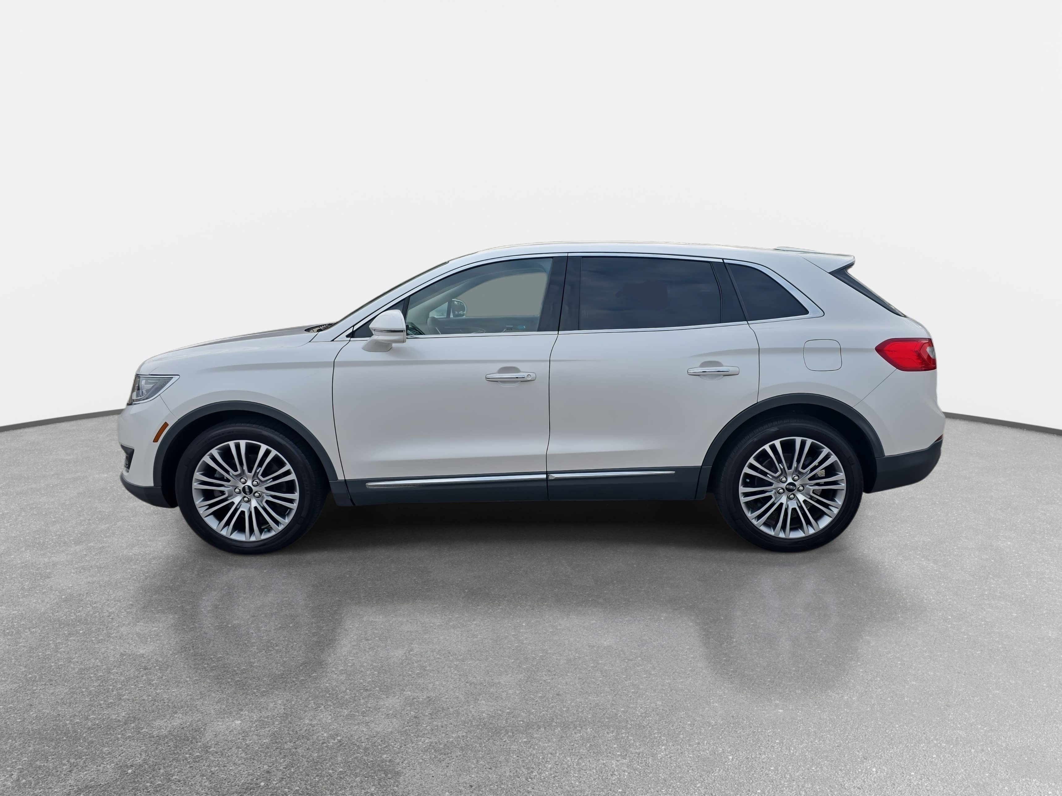 Used 2016 Lincoln MKX Reserve w/ Driver Assistance Package image 8