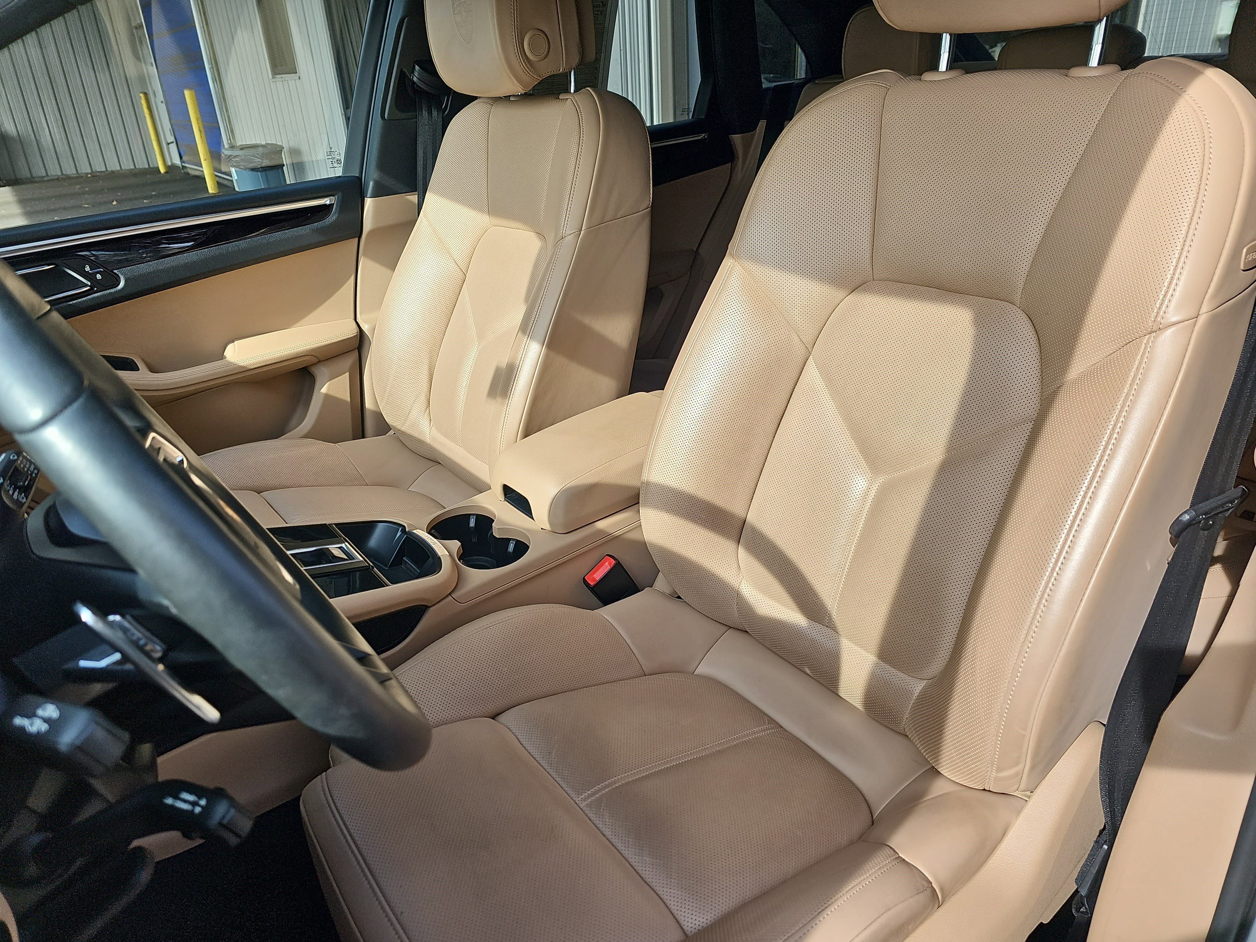 Used 2024 Porsche Macan image 16