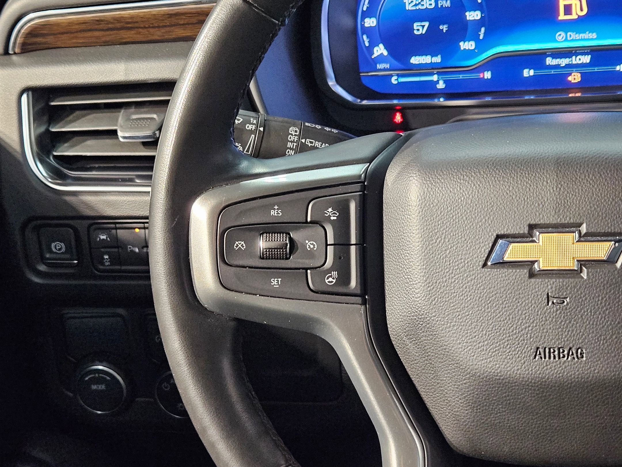 Used 2024 Chevrolet Suburban Premier image 28