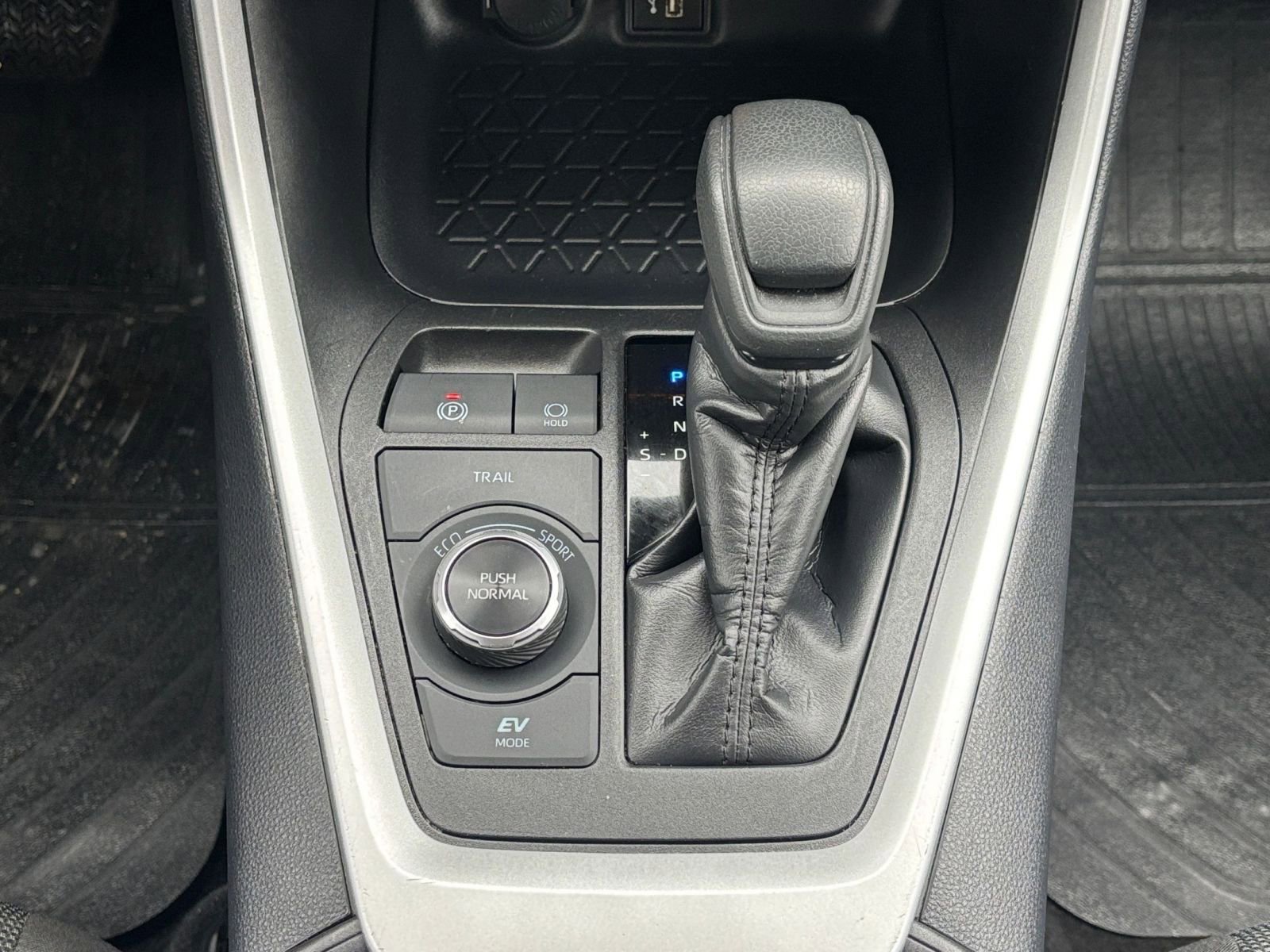 Used 2025 Toyota RAV4 LE image 37