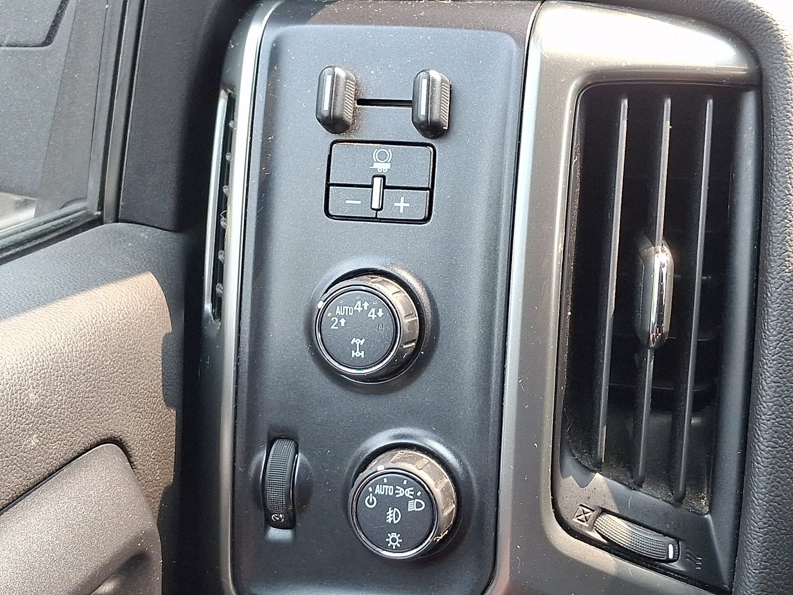 Used 2019 Chevrolet Silverado 1500 LT w/ All Star Edition AWD/4WD image 25