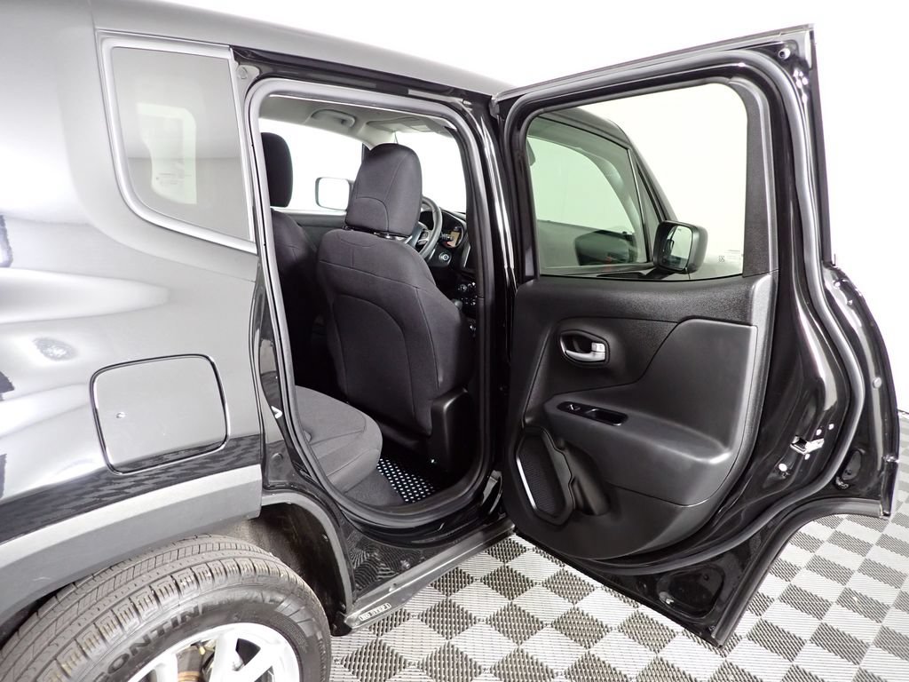 Used 2023 Jeep Renegade Latitude AWD/4WD image 33