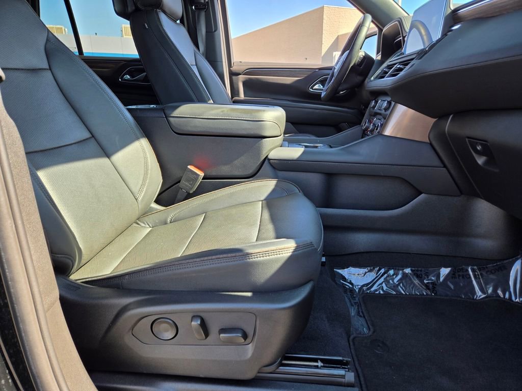 Used 2024 Chevrolet Tahoe High Country AWD/4WD image 15