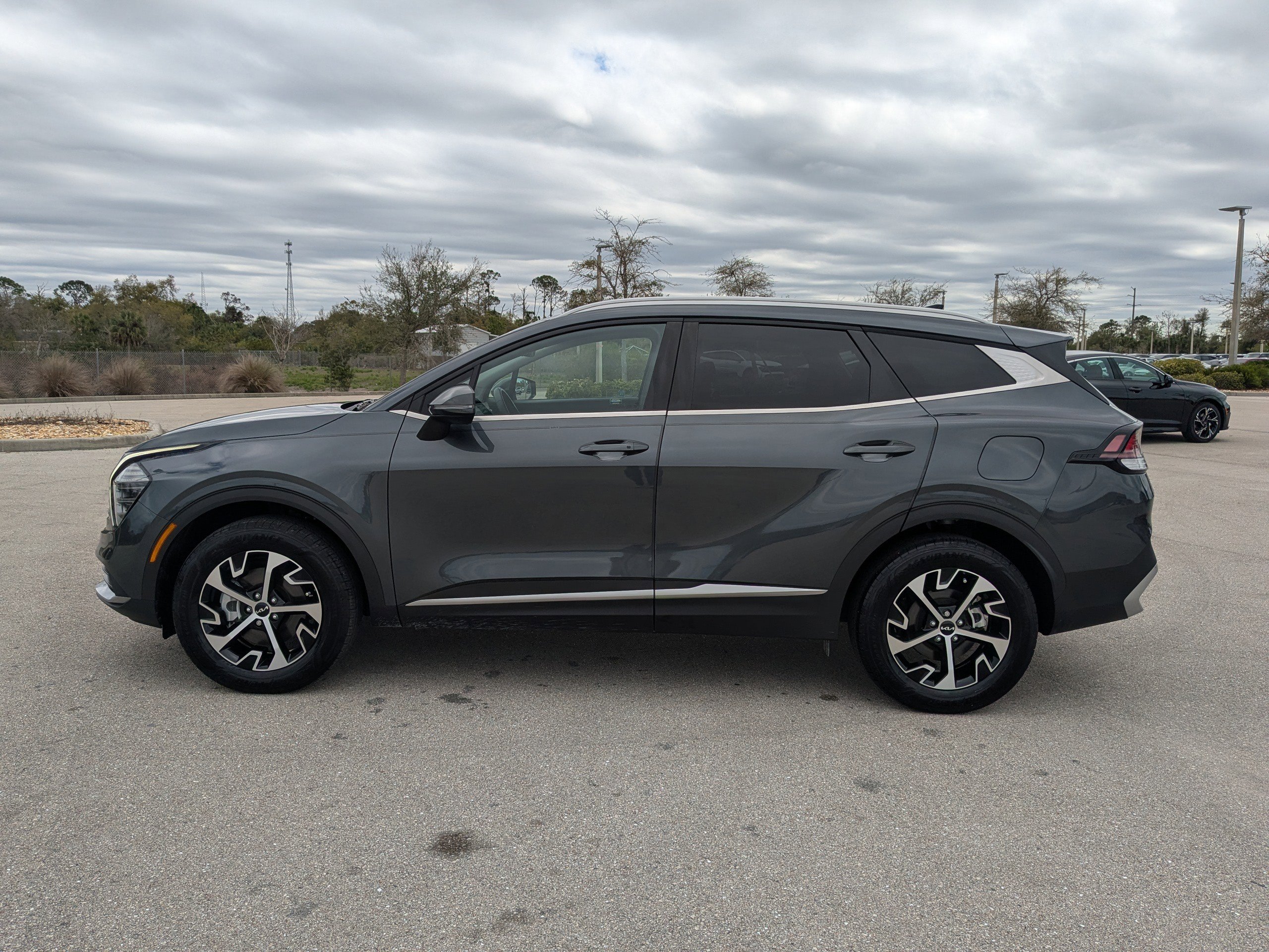 Used 2024 Kia Sportage EX image 8
