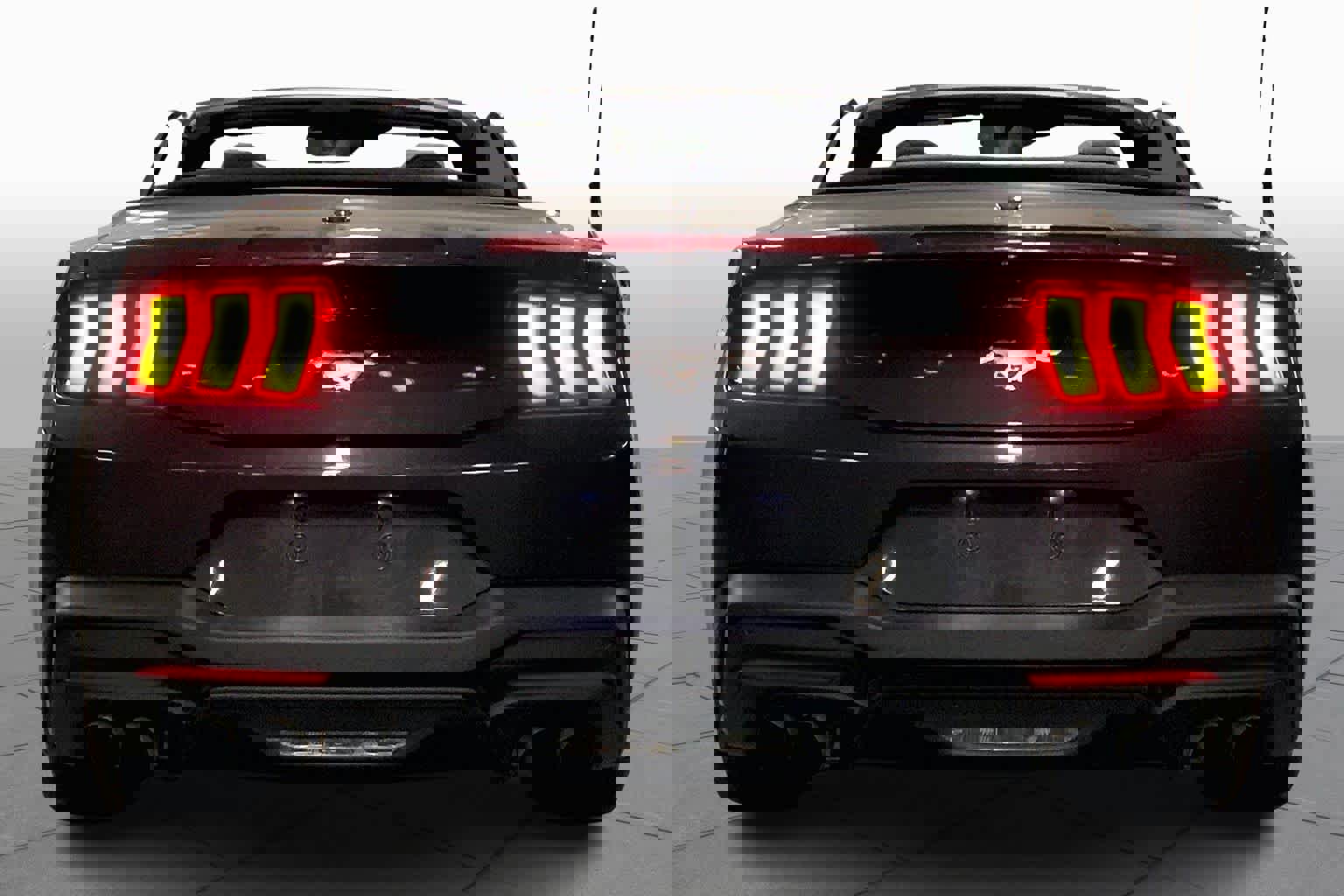 Used 2024 Ford Mustang Convertible image 4