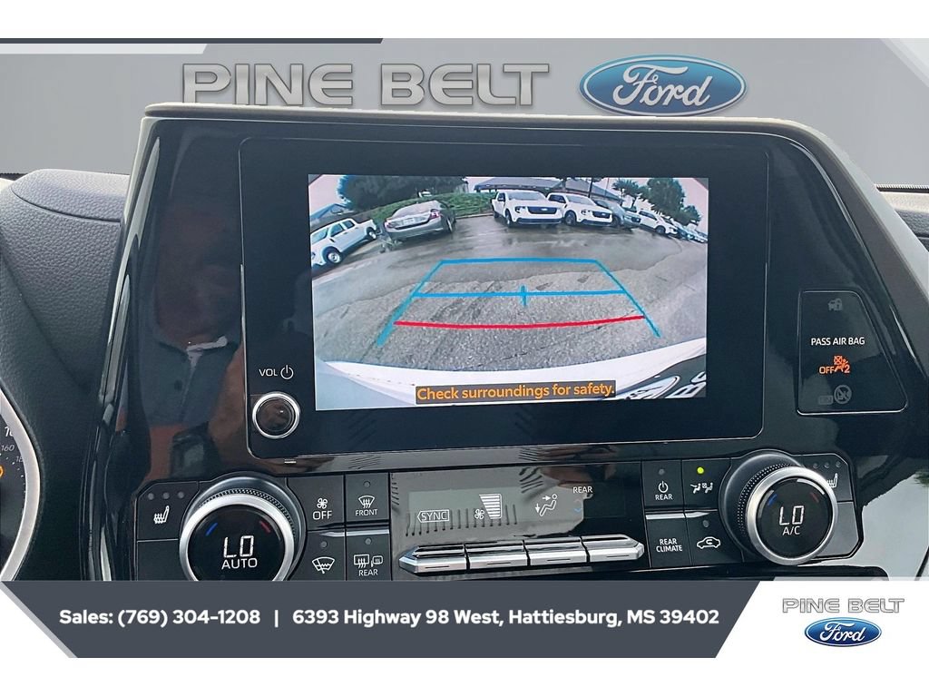 Used 2023 Toyota Highlander XLE FWD image 16