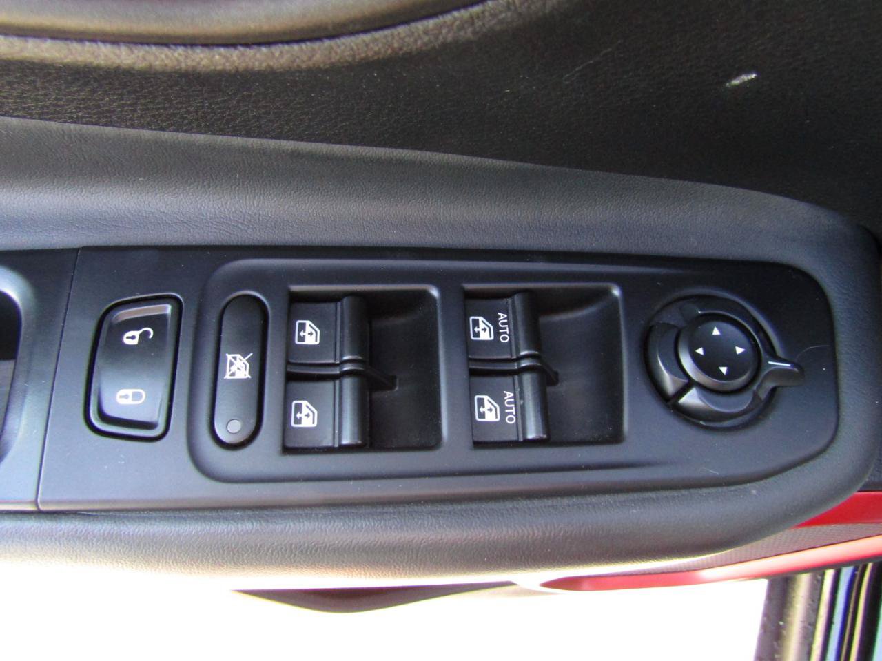 Used 2018 Jeep Renegade Trailhawk w/ UConnect 8.4 Nav Group AWD/4WD image 11