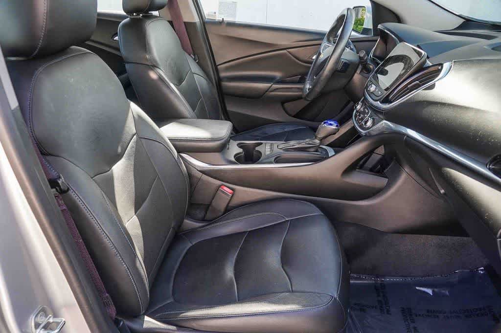Used 2017 Chevrolet Volt Premier w/ Driver Confidence II Package FWD image 18