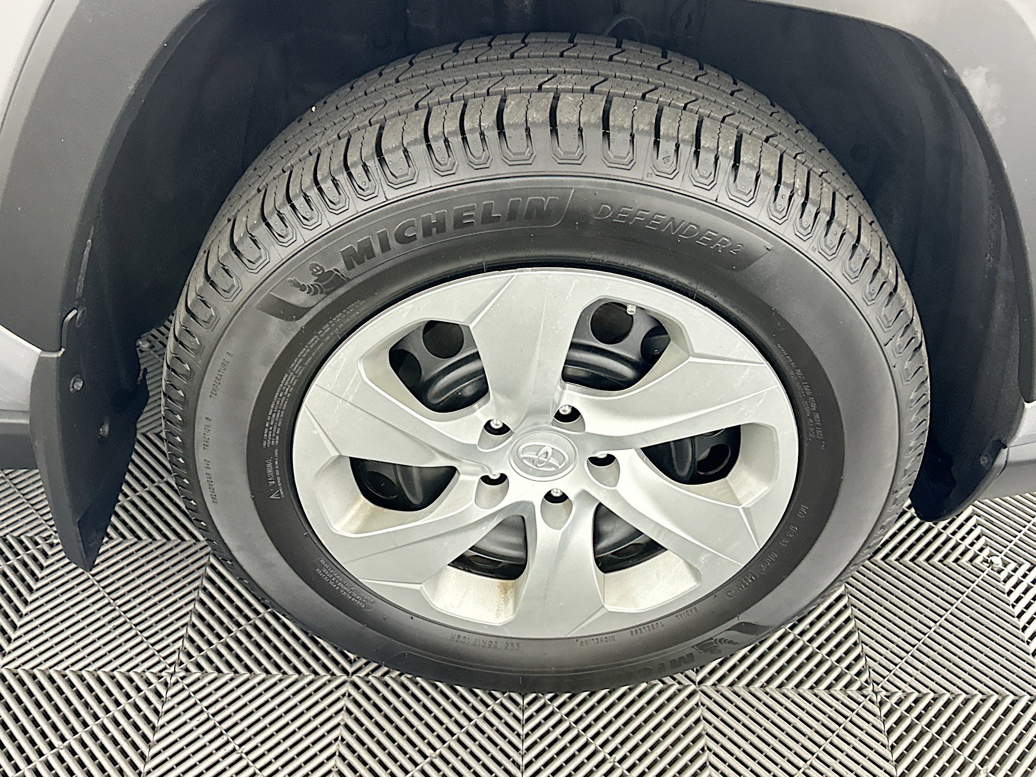 Used 2021 Toyota RAV4 LE image 11